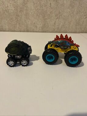 Hot Wheels Monster Truck Motosaurus & Dino Head Pull Back Vehicle 2 Trucks